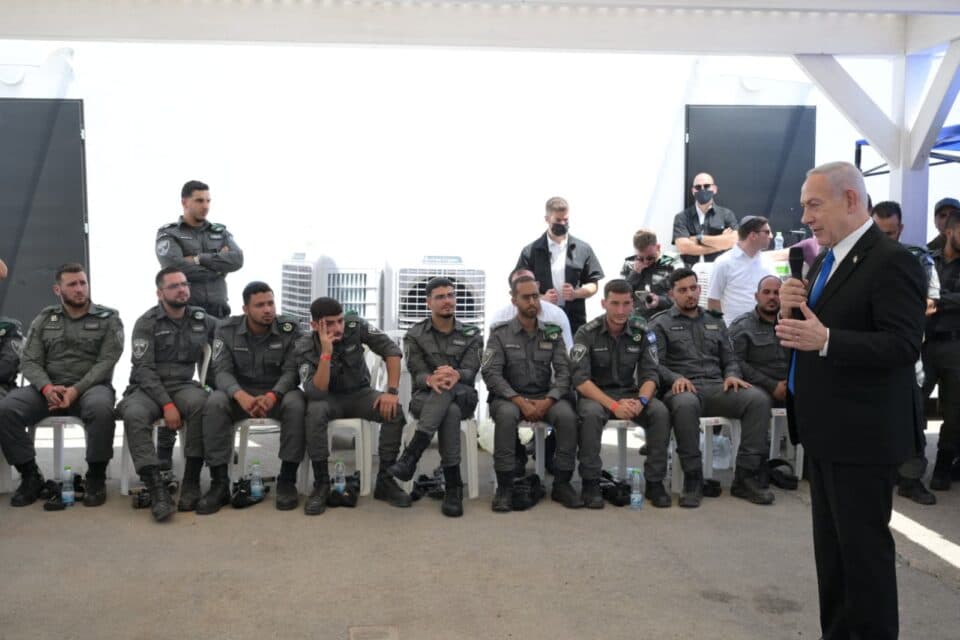ראש הממשלה נתניהו נפגש עם הפלוגה החרדית אבנט של משמר הגבול
