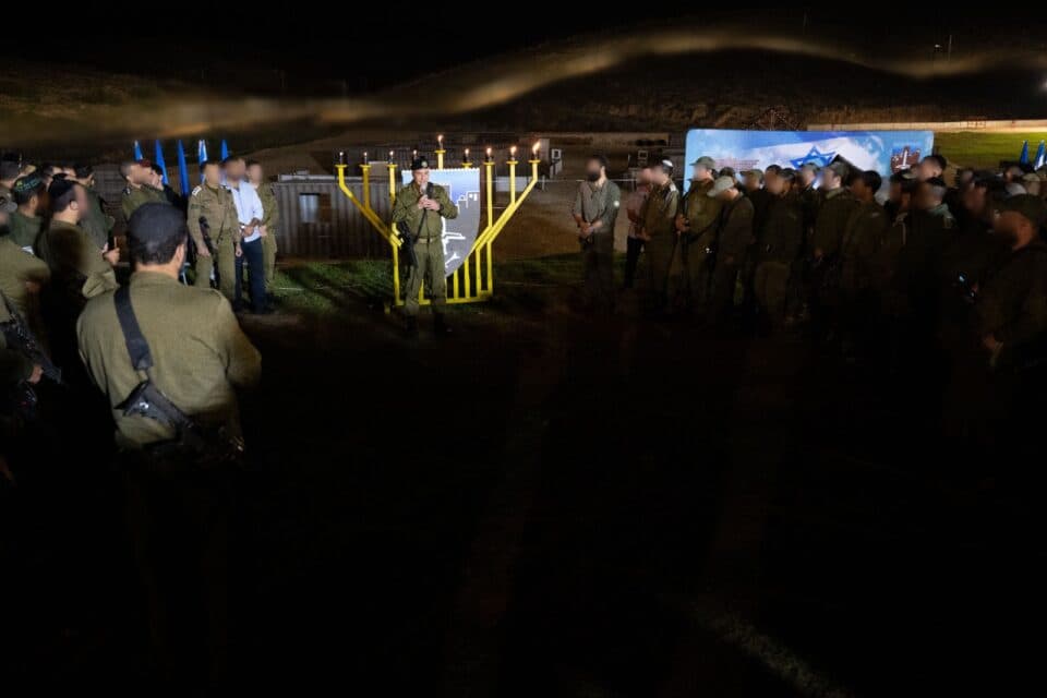 הרמטכל זמיר בהדלקת נר חנוכה עם חטיבת חשמונאים