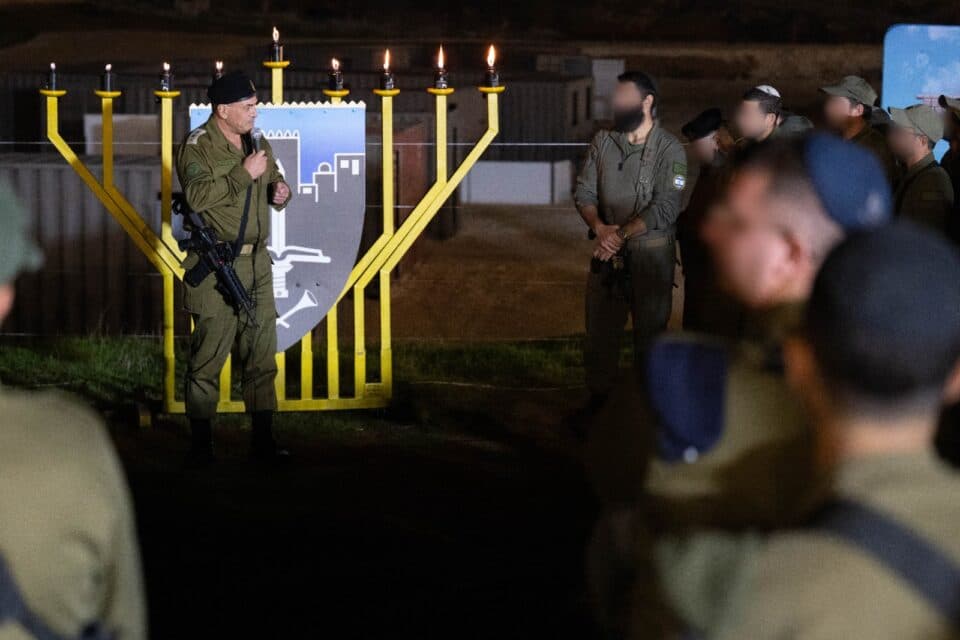 הרמטכל זמיר בהדלקת נר חנוכה עם חטיבת חשמונאים